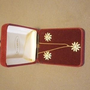 Daisy Pendant and Earrings Gold Plated - Never Worn